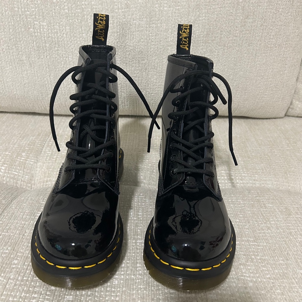 Dr. Martens 1460 WOMEN'S PATENT LEATHER LACE UP BOOTS Size 6 in Black - Picture 4 of 4